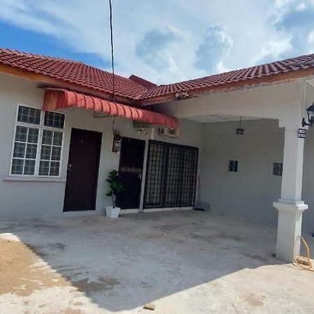 Sobey Laris Roomstay Iman Gmb Gua Musang Exterior photo