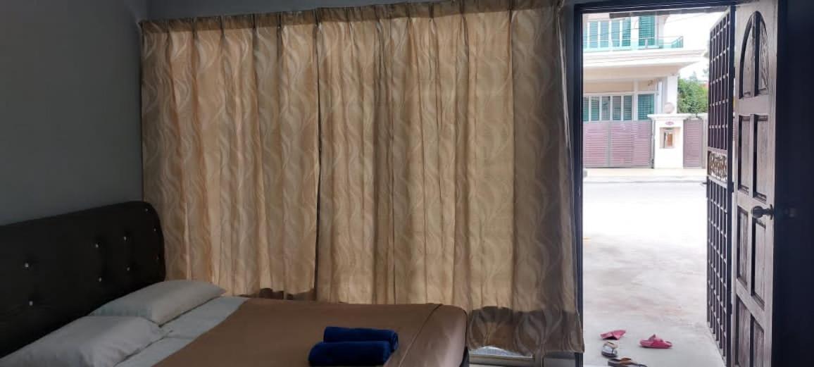 Sobey Laris Roomstay Iman Gmb Gua Musang Exterior photo