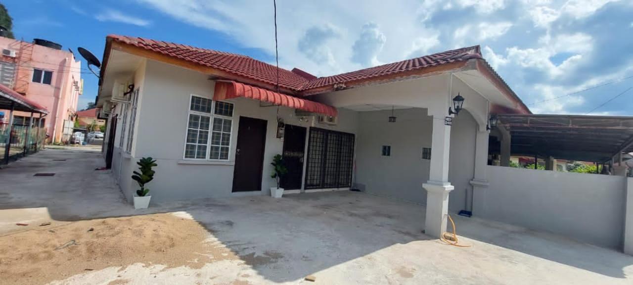 Sobey Laris Roomstay Iman Gmb Gua Musang Exterior photo